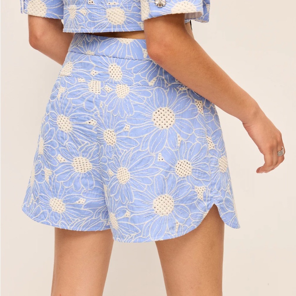 Commense Blue and Cream Floral High Waist Shorts - Picture 2 of 2